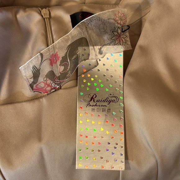 NEW Ruidiya Fashions Tan Short Sleeve Mini Dress Size 5 / 6 - Picture 8 of 9